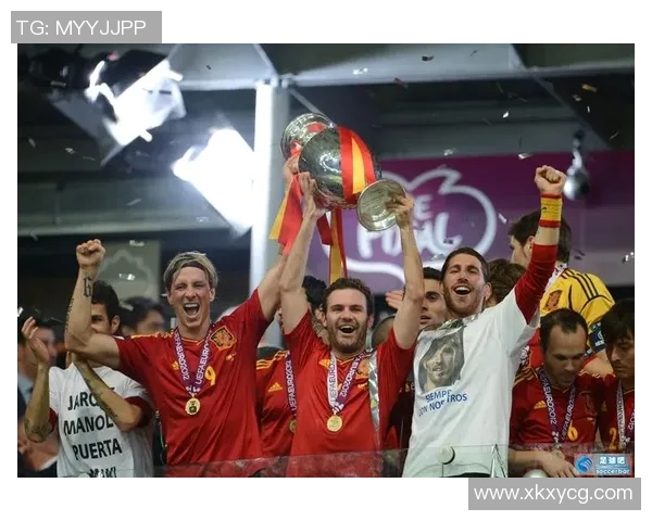 西班牙传奇拉莫斯携手球迷温情合影见证绿茵荣耀瞬间