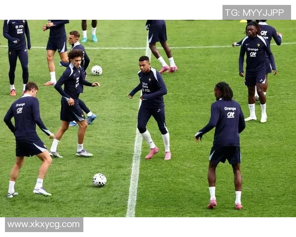 足球世界杯后卫球星崛起 揭开赛场上最强防线背后的故事